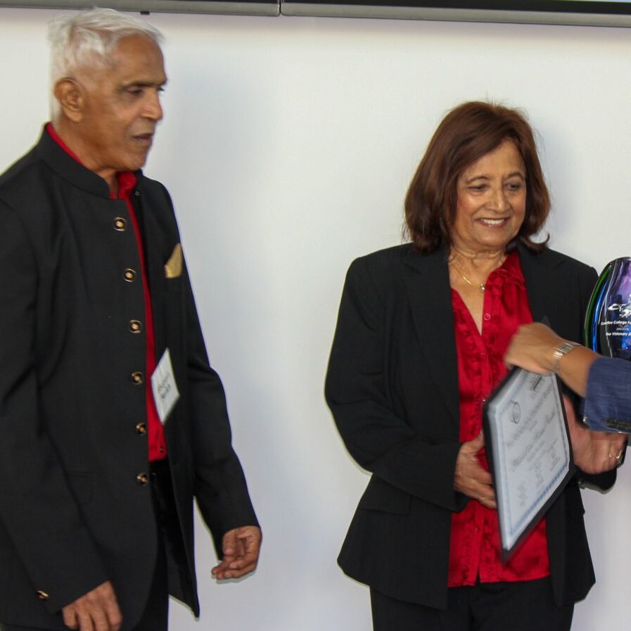 Bhupesh and Kumud Parikh receiving award